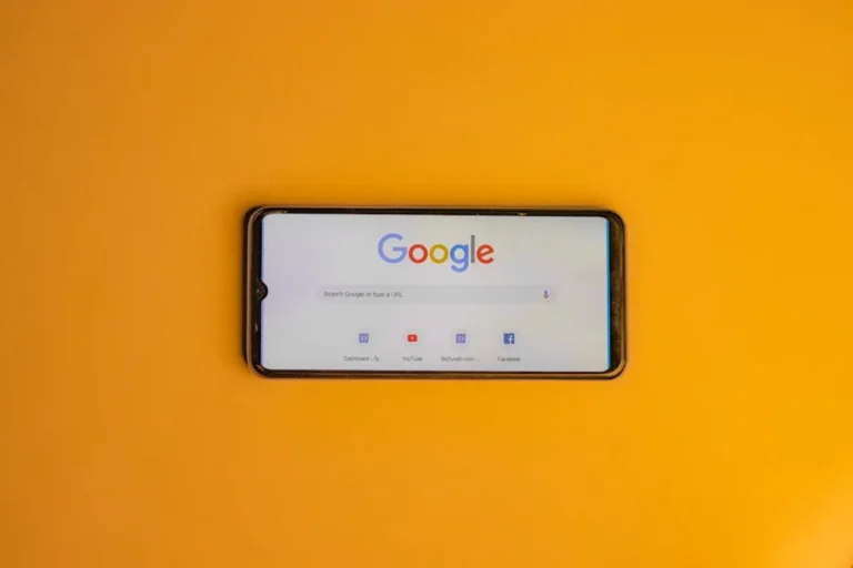 Why Readers Search for Daily Explainers