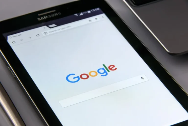 Why Readers Search for Trending Topics